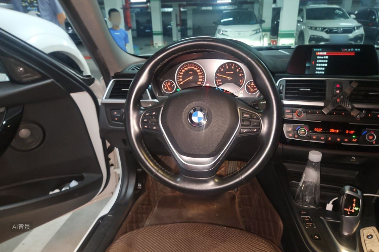 BMW 3 Series 2018 изображение автомобиля #12