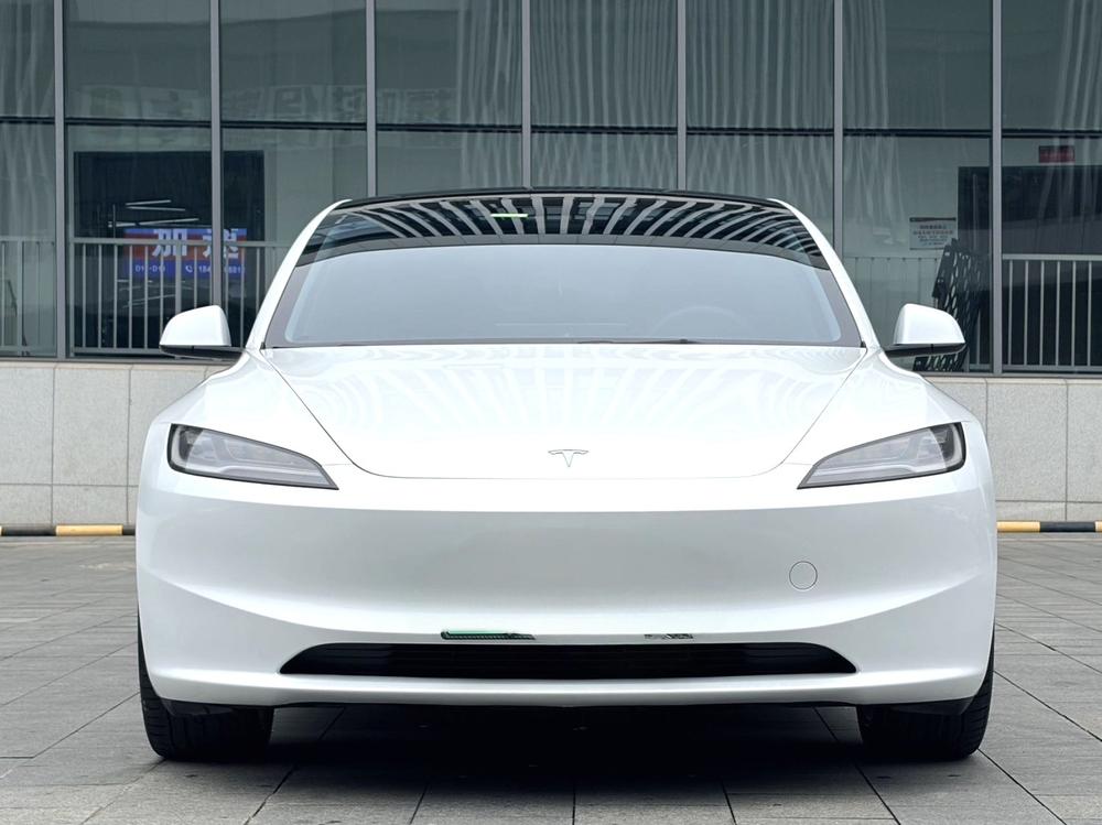 Tesla Model 3 2024 car image #2