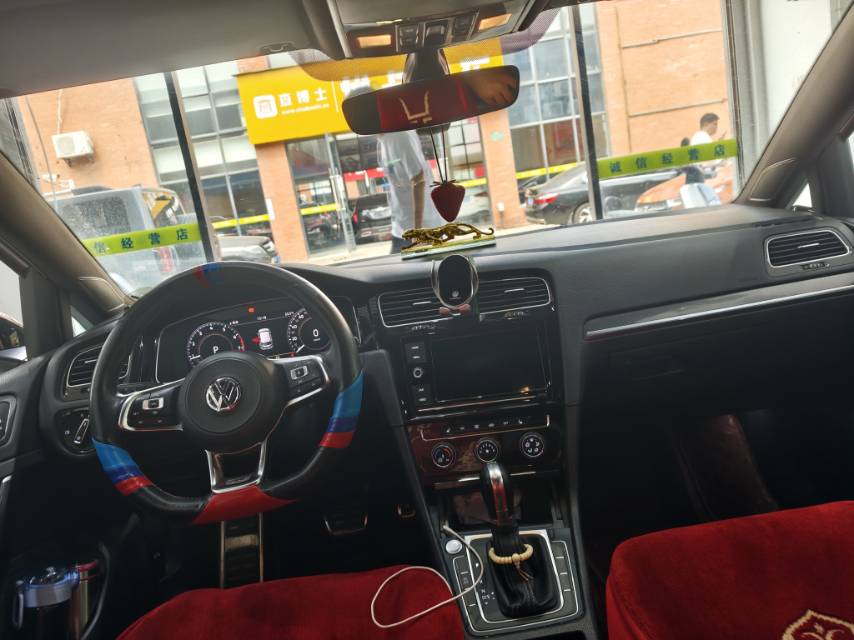 Volkswagen Golf 2020 car image #4
