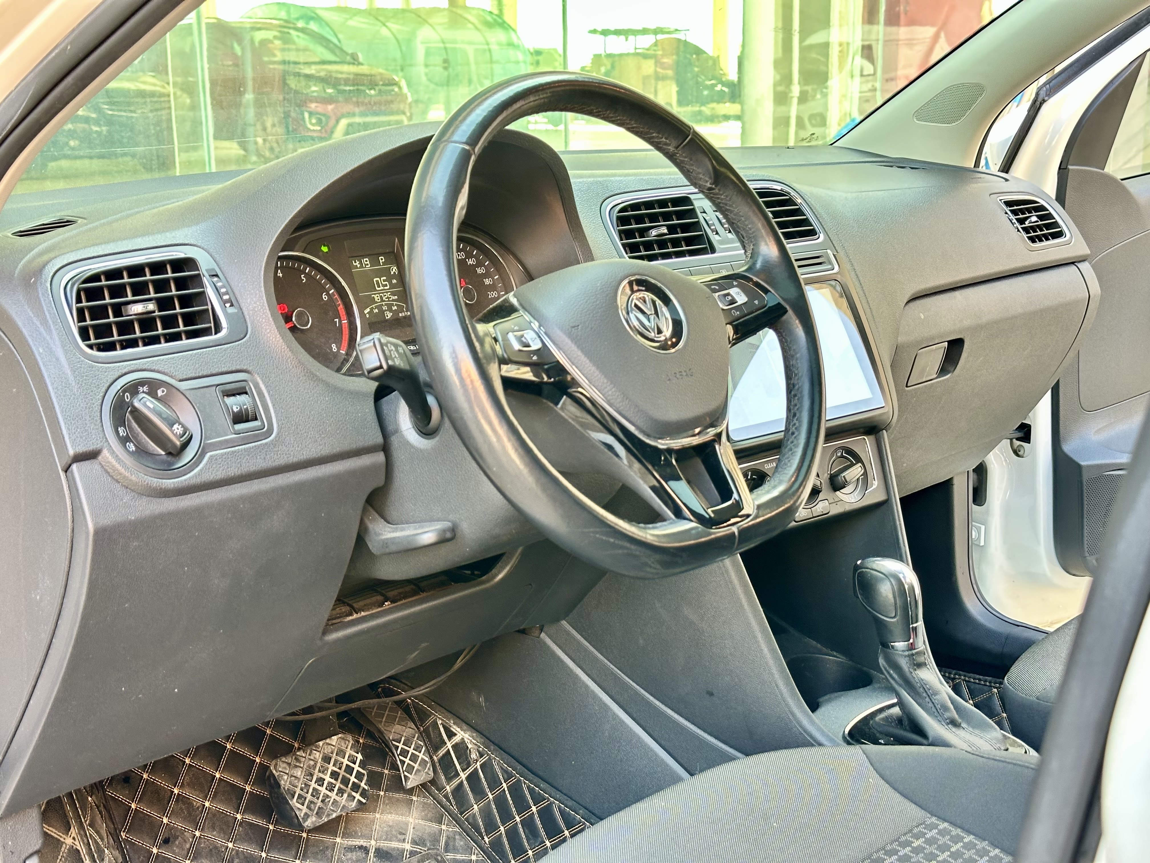 Volkswagen Polo 2019 car image #6