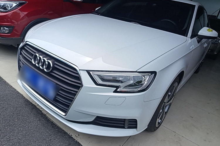 Audi A3 2019 immagine di auto #2