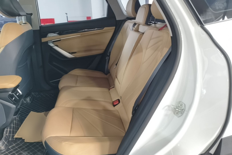 GEELY Boyue L 2023 car image #17