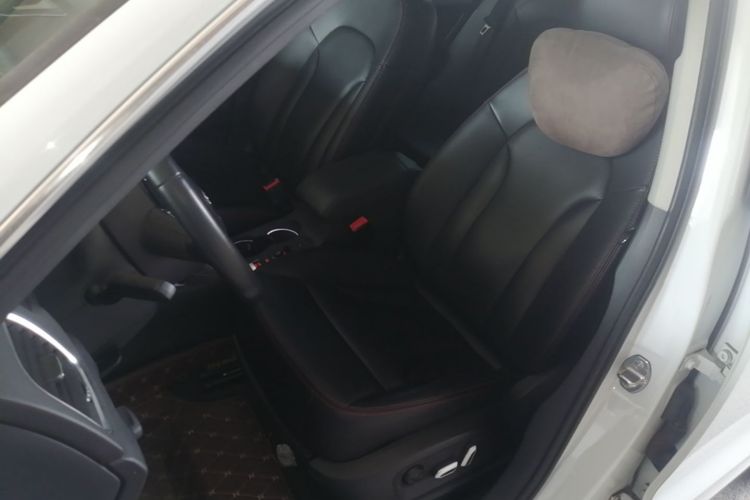 Audi Q3 2017 car image #15