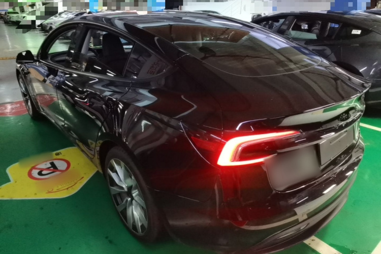 Tesla Model 3 2026 immagine di auto #5
