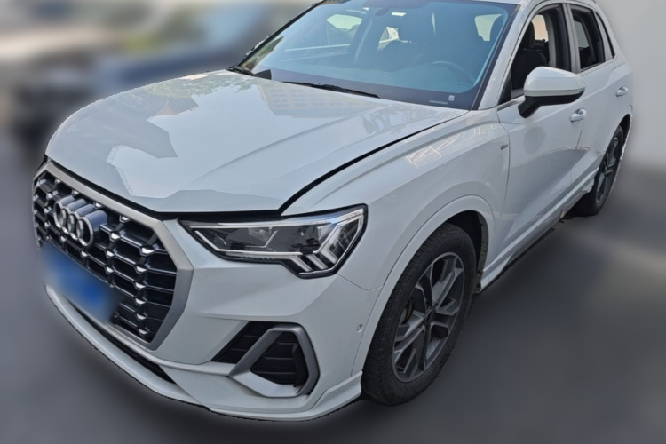 Audi Q3 2022 car image #2