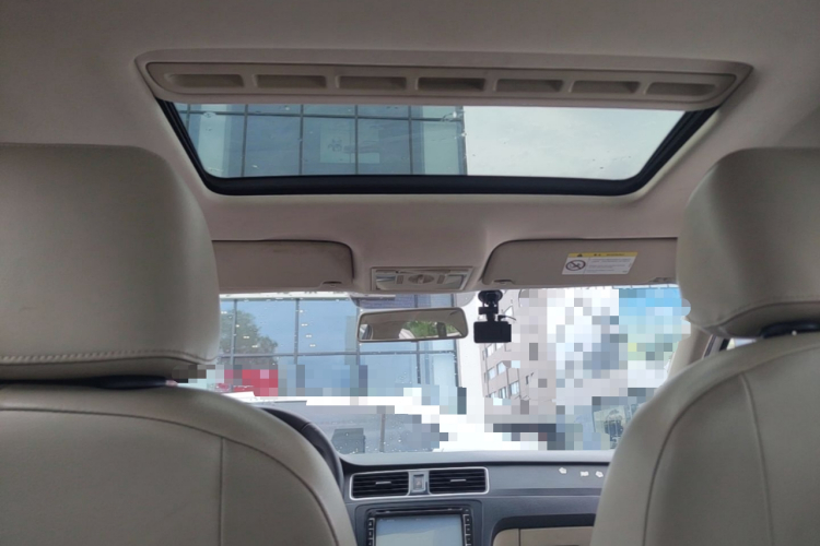 Skoda Rapid 2015 car image #20