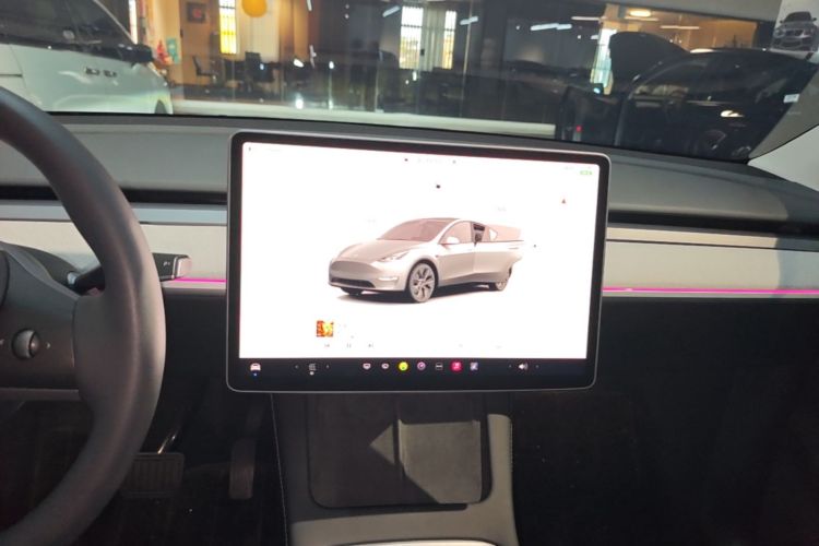 Tesla Model Y 2023 #13 Tesla Model Y 2023 car image #13