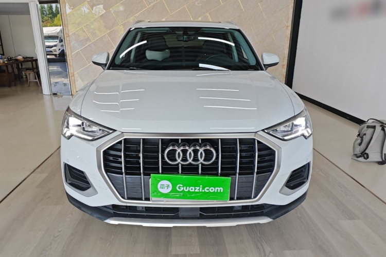 Audi Q3 2021 car image #3