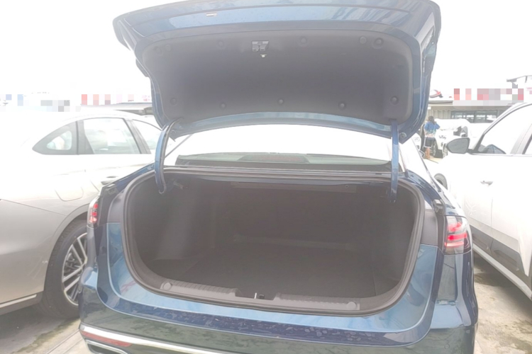 GEELY Emgrand 2025 car image #19
