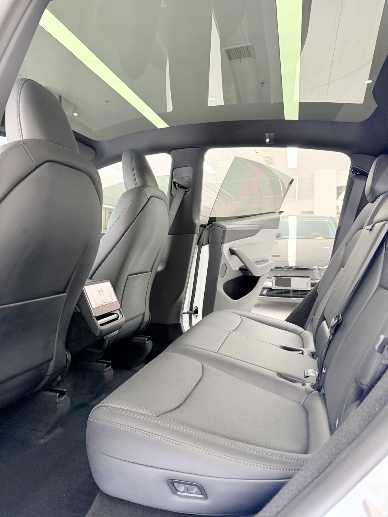 Tesla Model Y 2026 car image #5