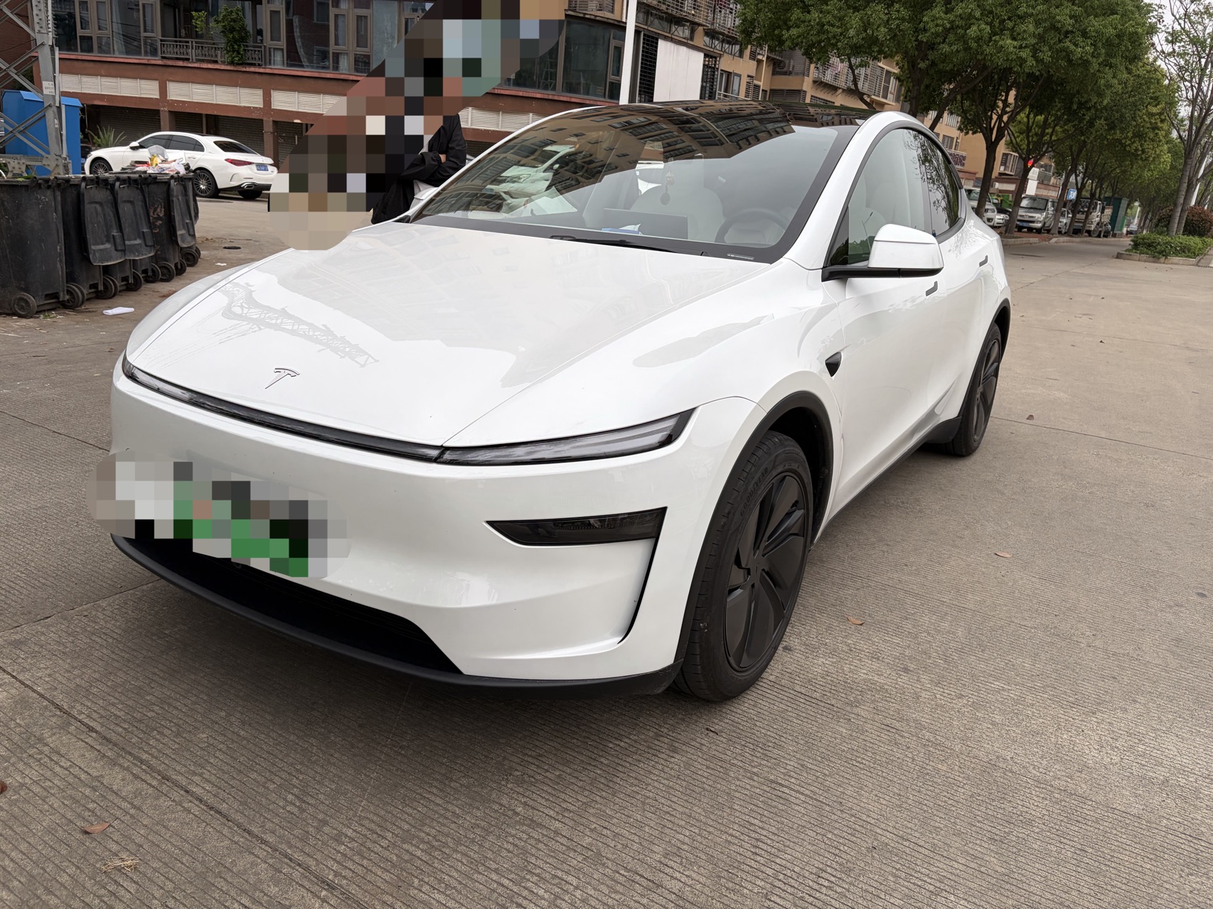 Tesla Model Y 2025 Tesla Model Y 2025 car image