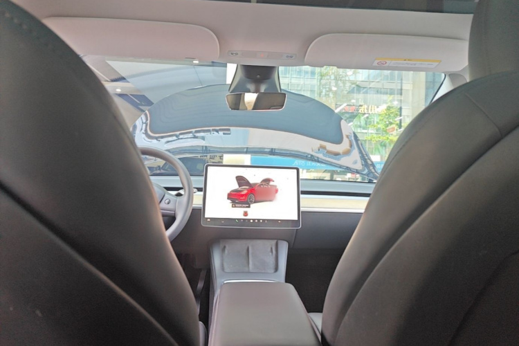 Tesla Model Y 2022 car image #18