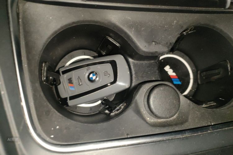 BMW 3 Series 2019 car image #10