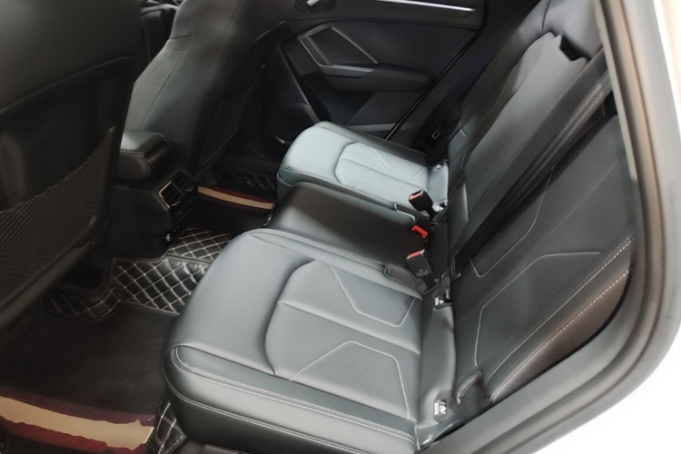 Audi Q3 2024 car image #17