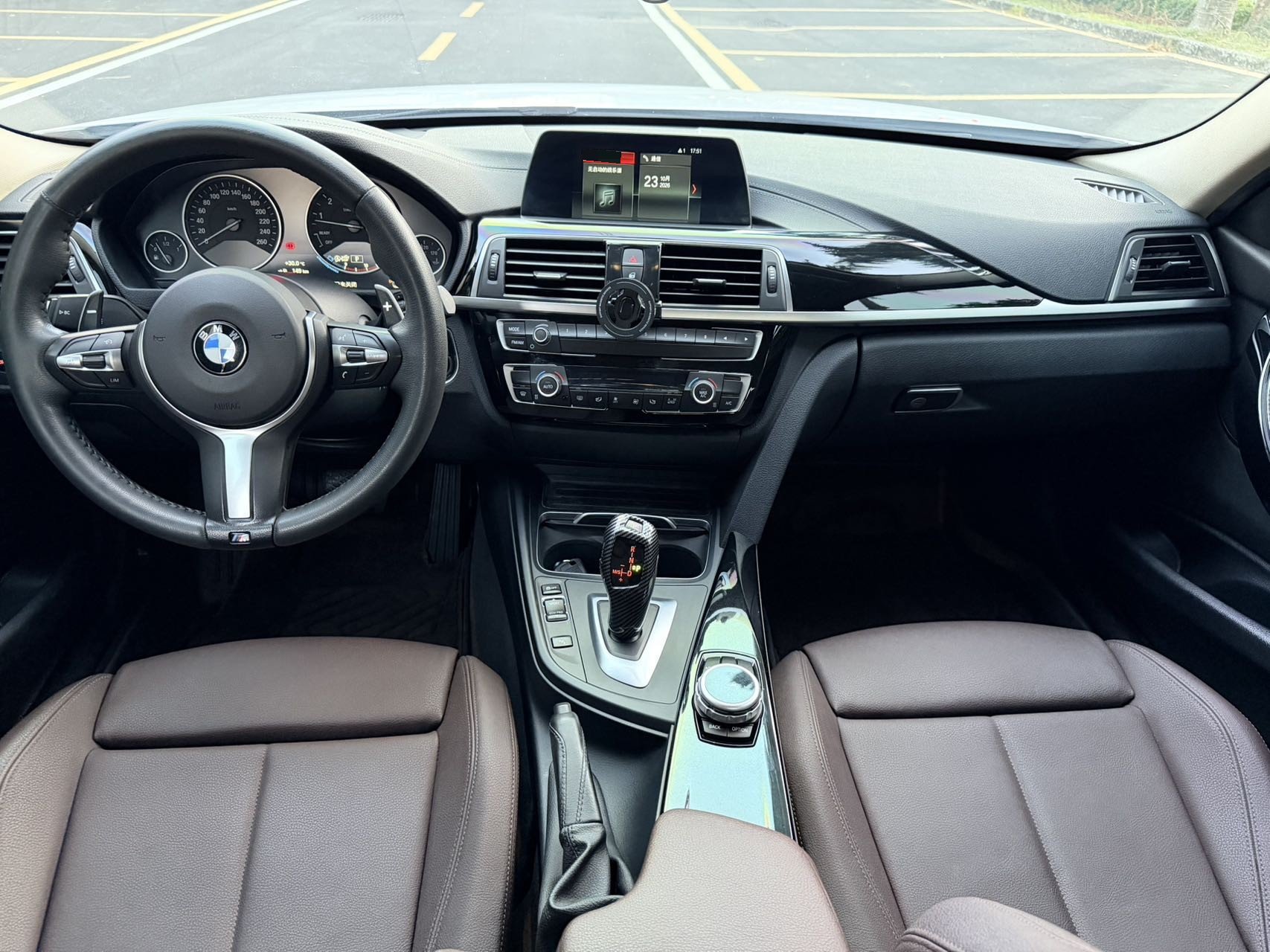 BMW 3 Series 2018 изображение автомобиля #9