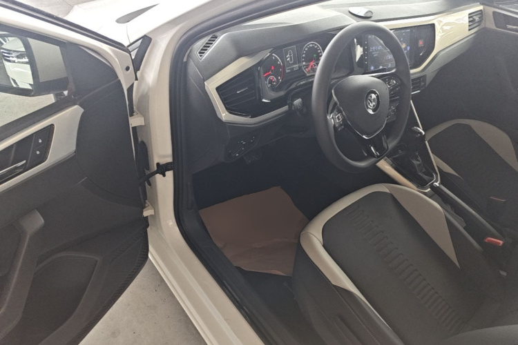 Volkswagen Polo 2020 car image #16