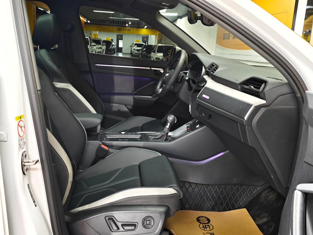 Audi Q3 2023 car image #14