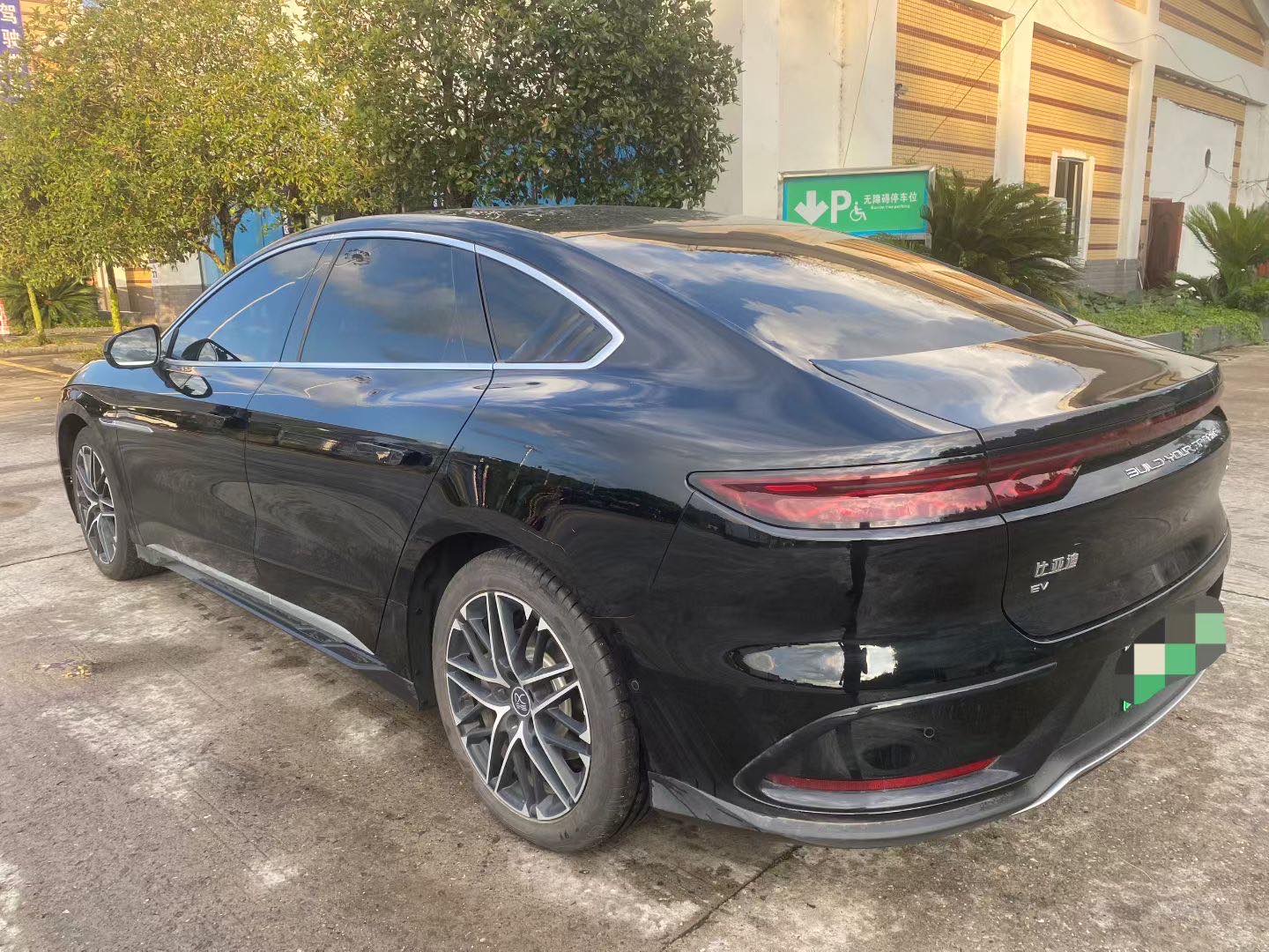 BYD Han 2025 car image #6
