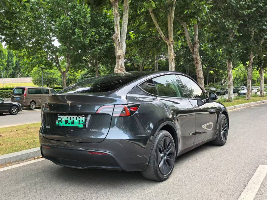 Tesla Model Y 2024 #7 Tesla Model Y 2024 car image #7