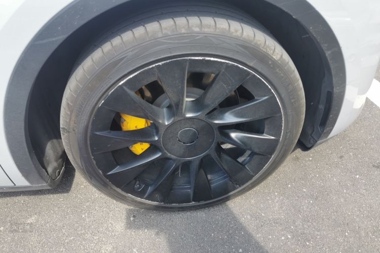 Tesla Model Y 2021 immagine di auto #9