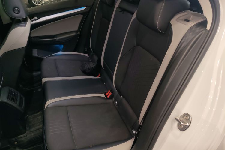 Volkswagen Golf 2021 imagen de coche #17