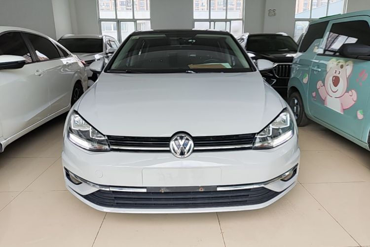 Volkswagen Golf 2018 car image #3