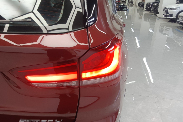 BMW X1 2019 car image #8