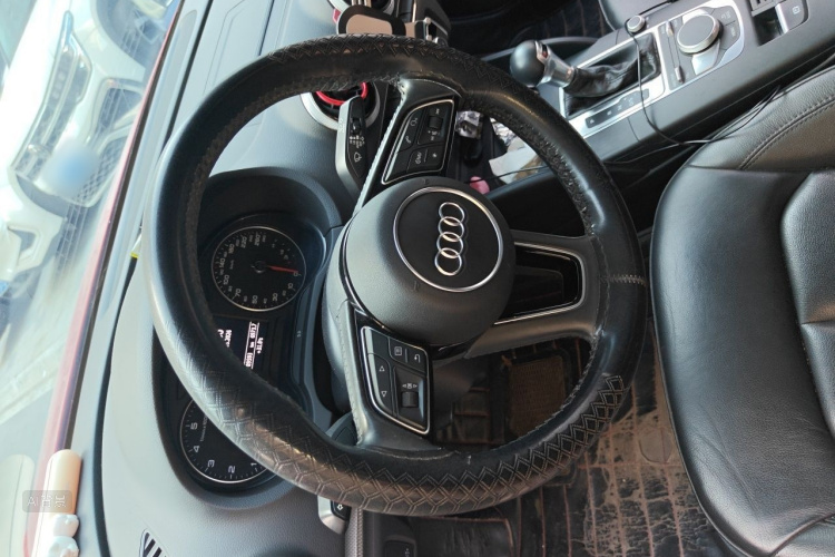 Audi A3 2018 car image #12