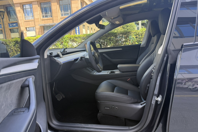 Tesla Model Y 2024 #17 Tesla Model Y 2024 car image #17