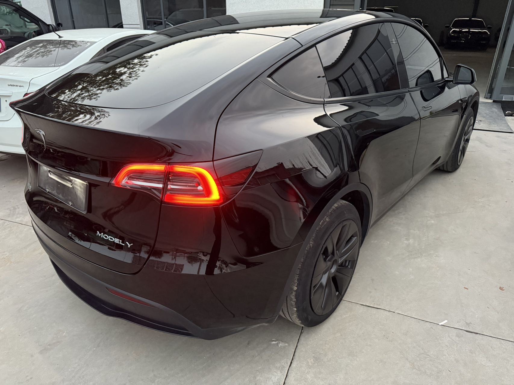 Tesla Model Y 2024 car image #4
