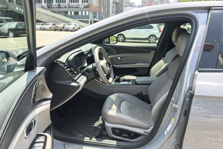 BYD Han 2025 car image #15