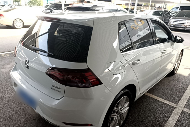 Volkswagen Golf 2018 car image #5