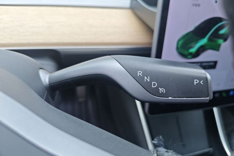 Tesla Model 3 2020 car image #14
