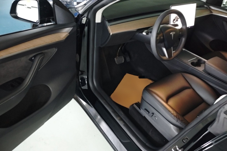 Tesla Model Y 2021 #16 Tesla Model Y 2021 car image #16