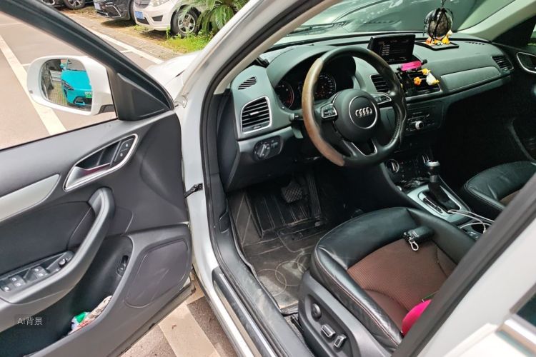Audi Q3 2018 car image #18