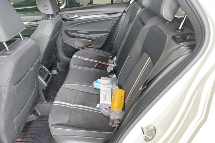 Volkswagen Golf 2022 car image #17