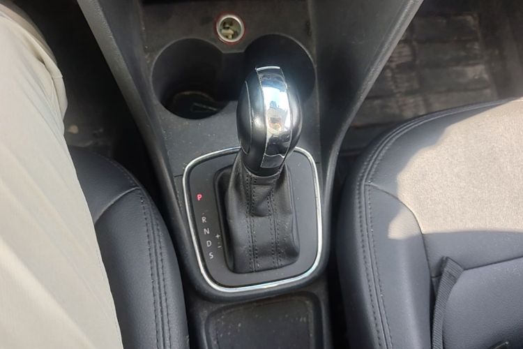 Volkswagen Polo 2016 car image #16