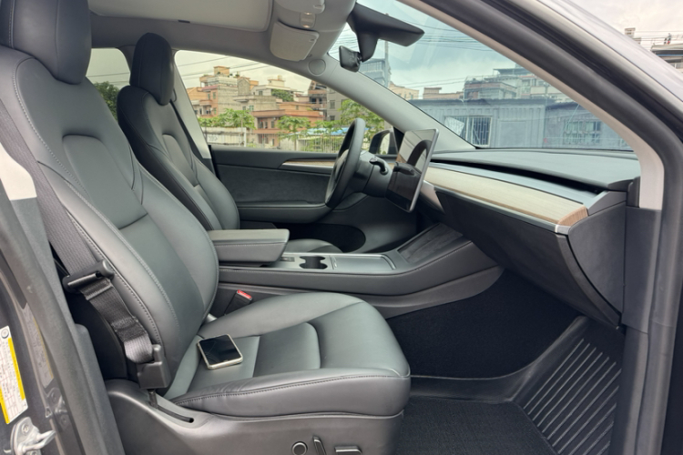 Tesla Model Y 2021 #13 Tesla Model Y 2021 car image #13