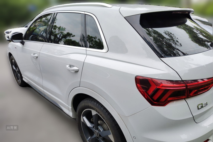 Audi Q3 2022 car image #5