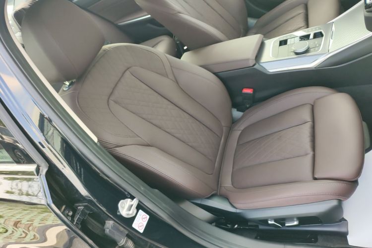 BMW 3 Series 2025 #24 BMW 3 Series 2025 car image #24