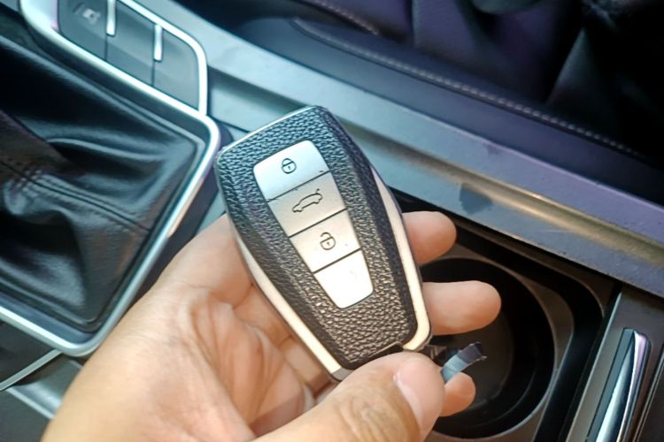 GEELY Emgrand 2019 #9 GEELY Emgrand 2019 car image #9