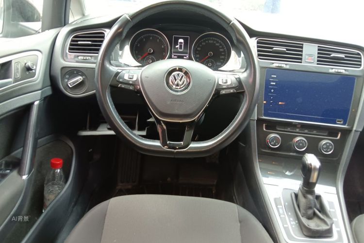 Volkswagen Golf 2020 car image #12