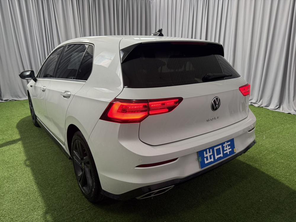 Volkswagen Golf 2022 car image #4