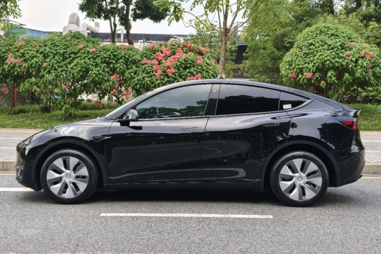 Tesla Model Y 2022 immagine di auto #13