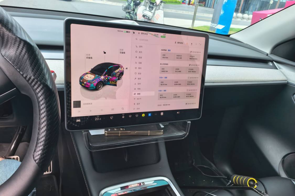 Tesla Model Y 2024 صورة سيارة #26