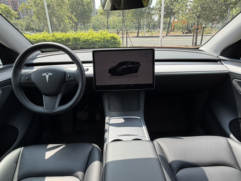 Tesla Model Y 2024 #8 Tesla Model Y 2024 car image #8