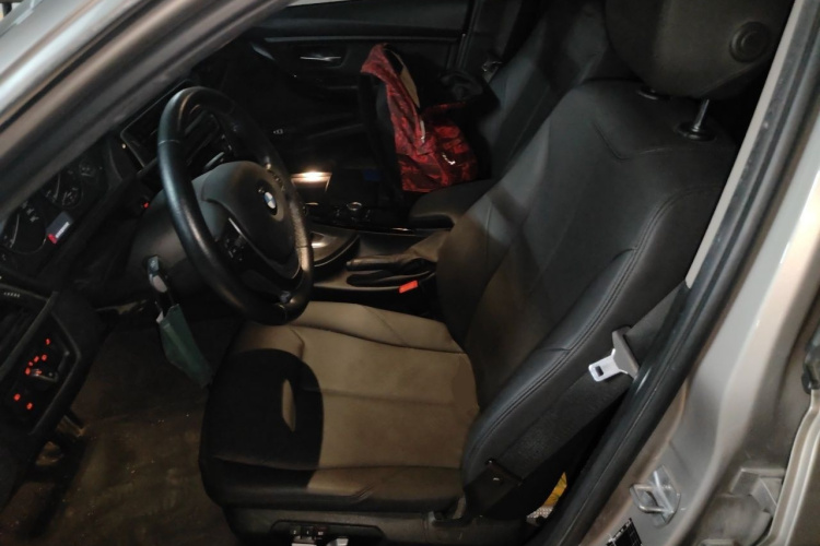 BMW 3 Series 2017 car image #17
