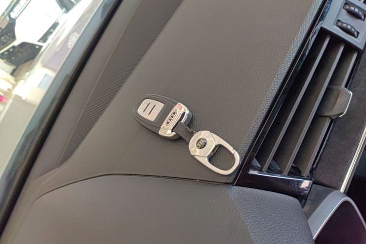 Audi Q3 2019 #9 Audi Q3 2019 car image #9