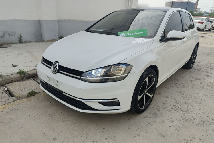 Volkswagen Golf 2018 car image #2