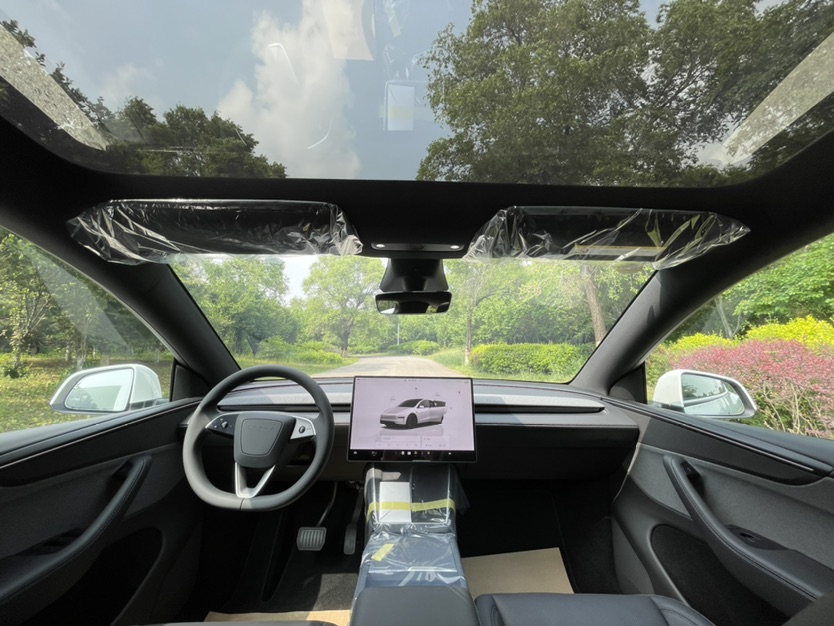 Tesla Model Y 2026 #5 Tesla Model Y 2026 car image #5